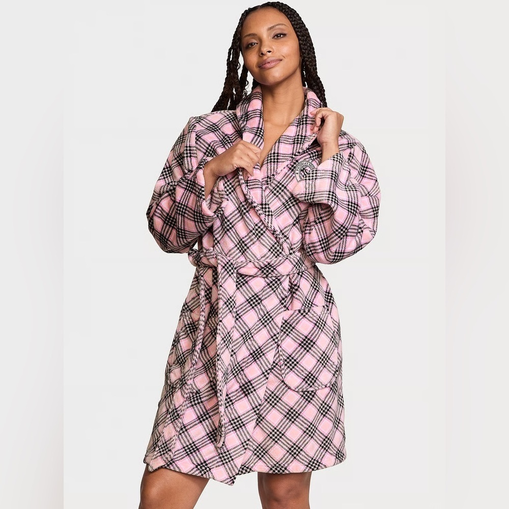 VICTORIA'S SECRET
Short Cozy Robe